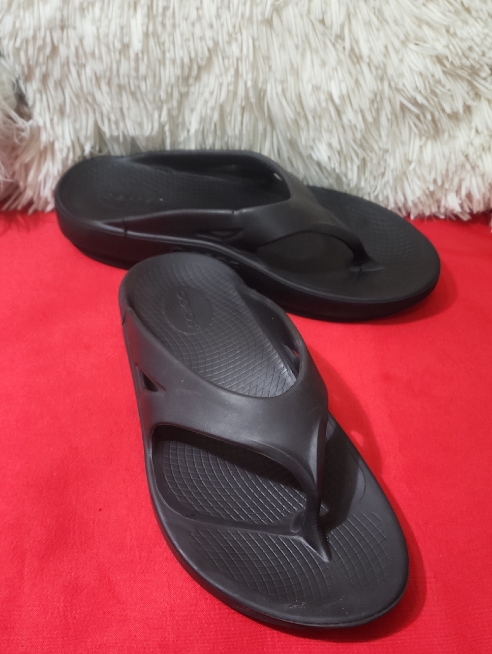 OOFOS Black Unisex Recovery Flip Flops - Picture 4 of 11